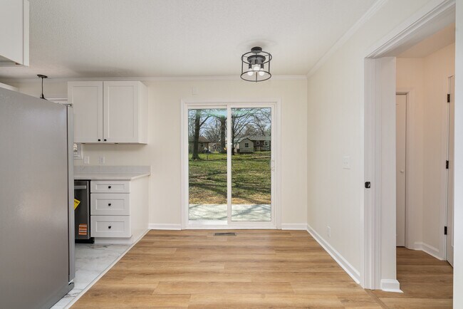 Building Photo - 122 Brookside Dr