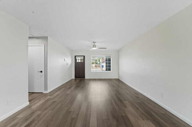 Building Photo - Beautiful Glendale Home With Pool!