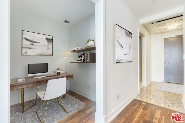 Building Photo - 900 W Olympic Blvd