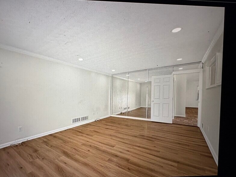 Building Photo - 1714 S Johnson Ferry Rd NE