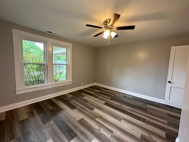 Building Photo - 3814 10th Ave SW