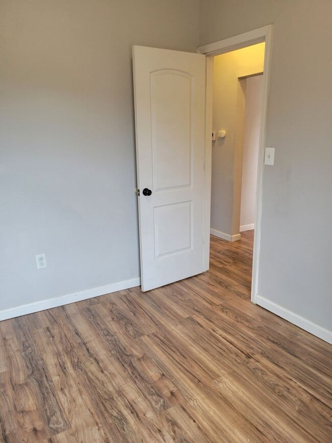 Building Photo - Renovated and Move in Ready...769 Condit, ...