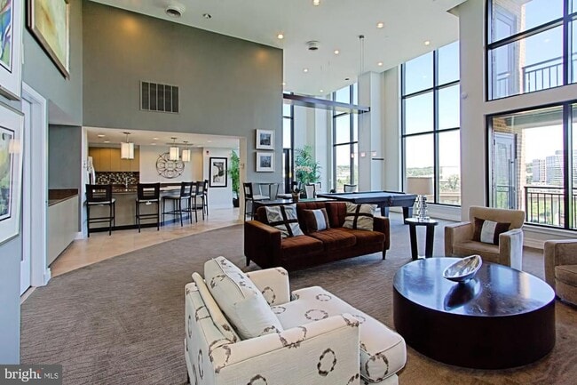 Building Photo - 2451 Midtown Ave