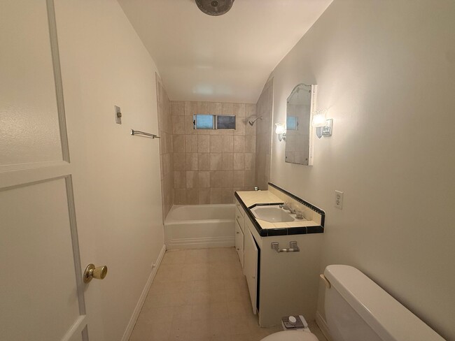 Building Photo - 2-Story 2BR 1.75 BA Duplex