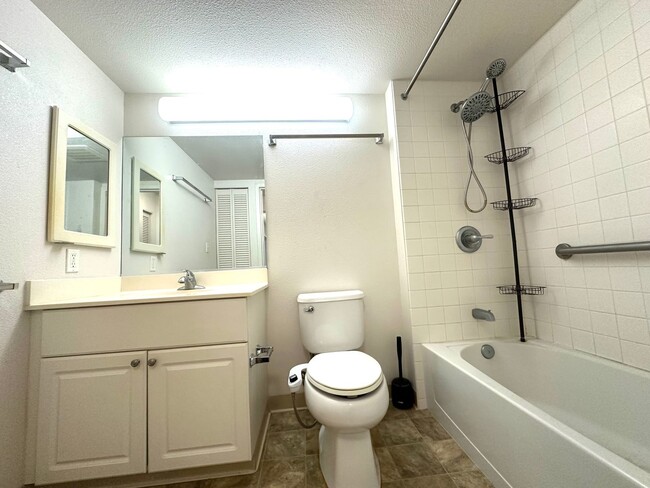 Building Photo - 2 Bedroom, 1.5 Bathroom with 2 Parking (80...