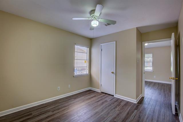 Building Photo - 820 Collin Dr