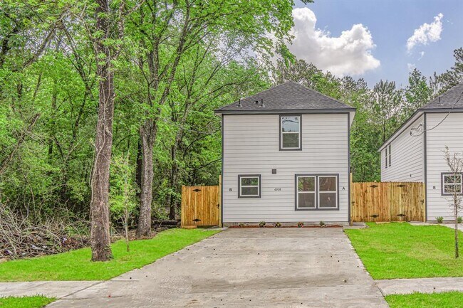 Building Photo - 6008 Wedgefield St