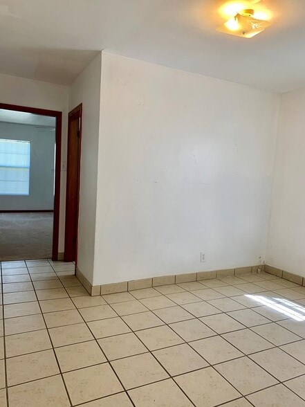 Building Photo - 303 NW 1st St