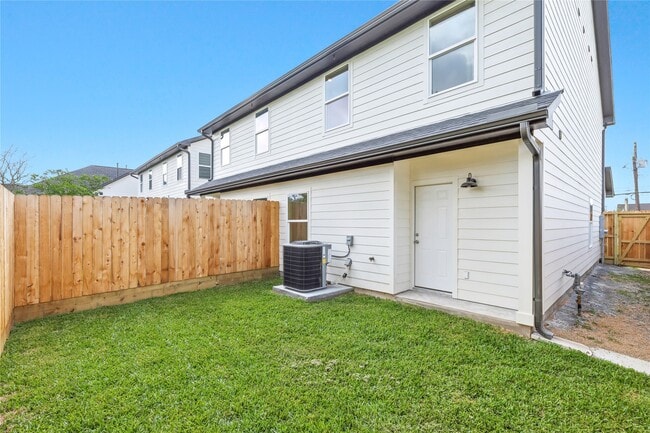 Building Photo - 6138 Brookfield Dr