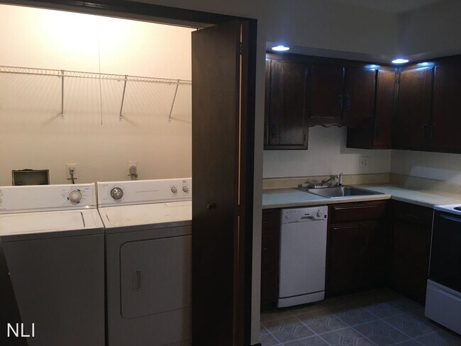 Building Photo - 2226-2228 Versailles Village Pl