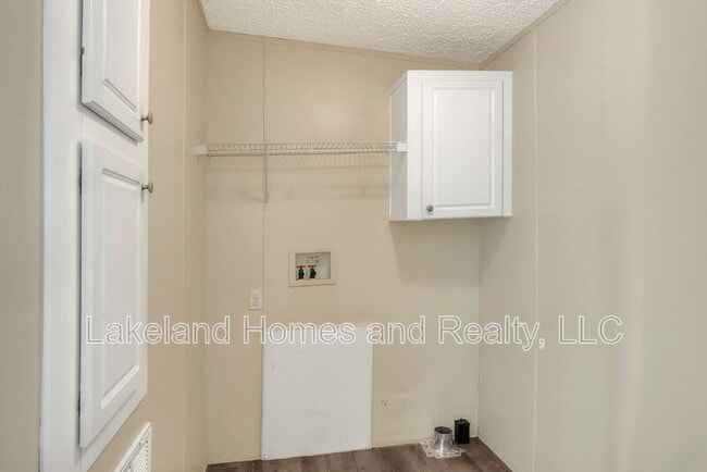Building Photo - 3321 Peachtree Hill Rd