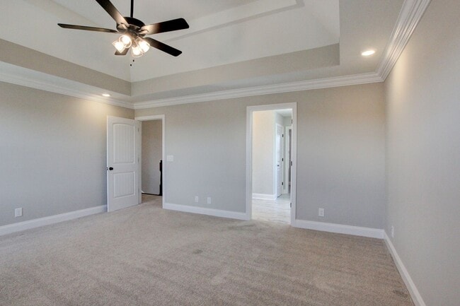 Building Photo - HUGE house in Farmington