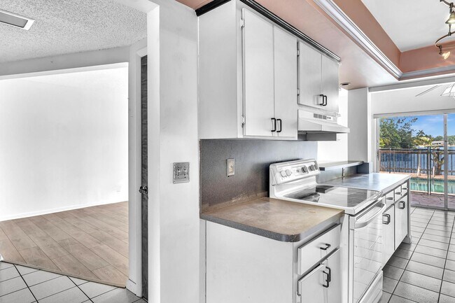 Building Photo - 5551 SW 57th St