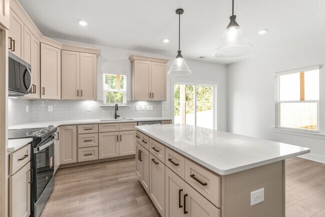 Building Photo - Bright & Modern New Construction Townhome