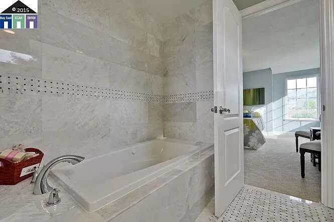 Building Photo - 845 Glenhill Dr