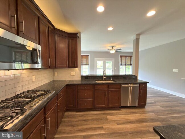 Building Photo - 8 Ramsdell Ct