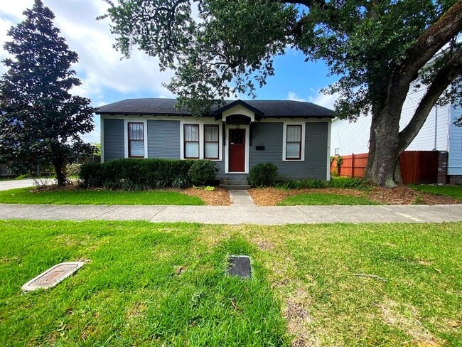 Building Photo - Adorable 2 bedroom house for rent in Downtown LC
