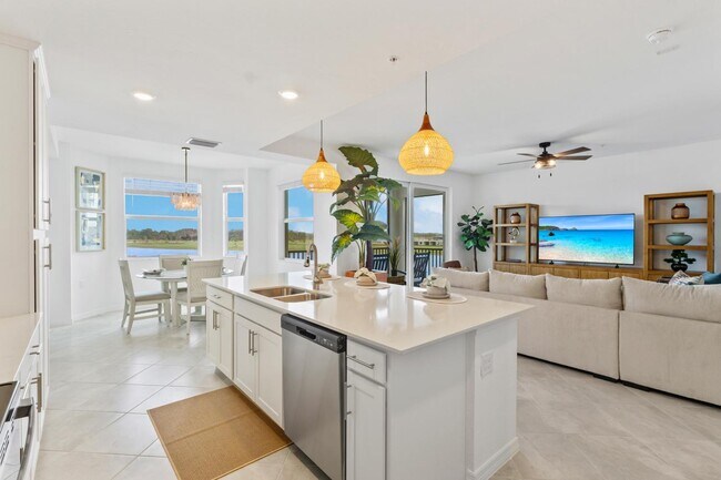 Building Photo - 15375 Grn Acrs Ave