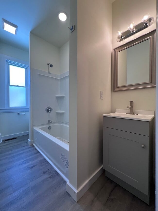 Building Photo - Updated 2BR 1 Bath townhouse with yard!