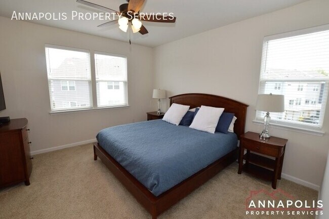 Building Photo - 318 Bright Light Ct