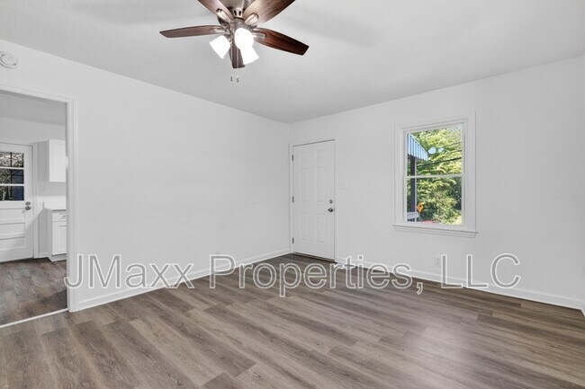 Building Photo - 2036 McPherson Dr