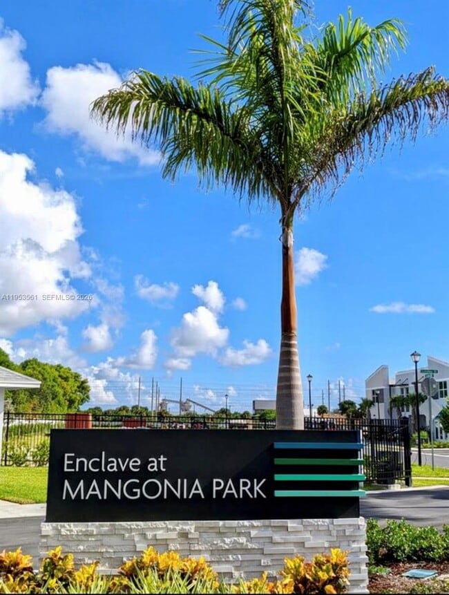 Building Photo - 5629 Mentmore Dr