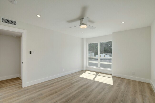 Building Photo - 1206 Hollow Creek Dr