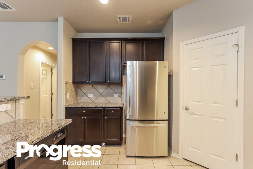 Building Photo - 119 Katy Post