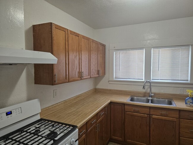 Building Photo - Rental in Long Beach