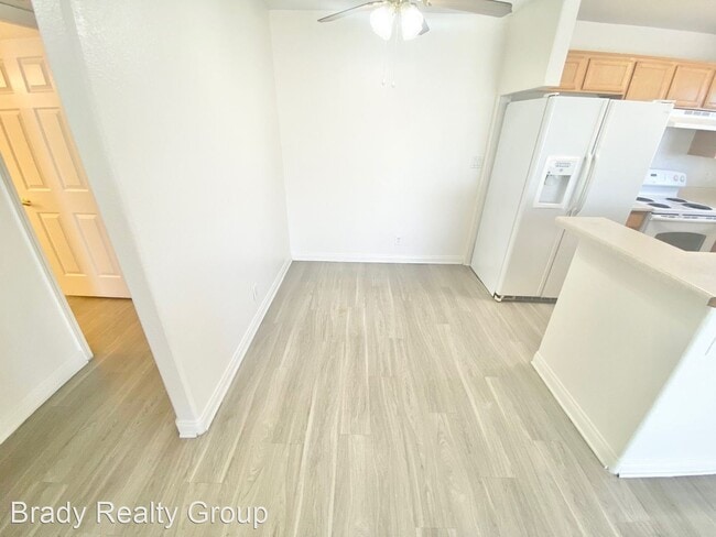 Building Photo - 2 br, 2 bath House - 2978 Juniper Hills #201