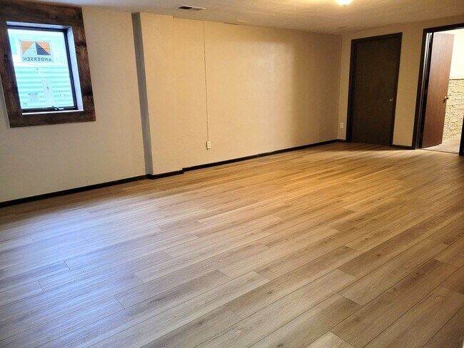 Building Photo - 735 3rd St