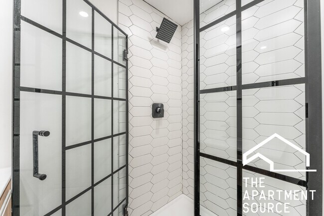 Building Photo - 2516 W Medill Ave