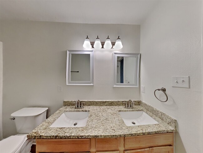 Building Photo - 30710 Country Meadows Dr