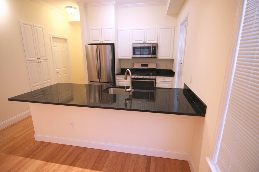 Building Photo - 15 Langdon St