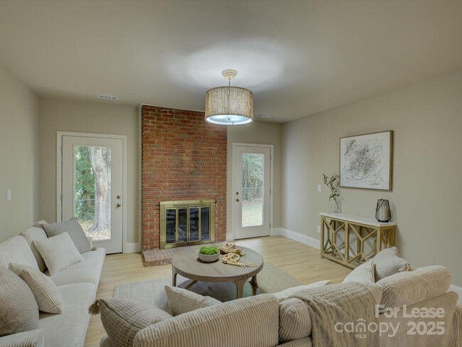 Building Photo - 2016 Wedgedale Dr