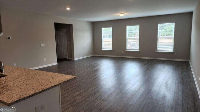 Building Photo - 400 Grey Falcon Ave
