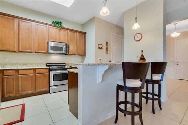 Building Photo - Beautiful WATERFRONT 3 bedrooms Condo located in MetroWest with ELEVATOR! Rare find!