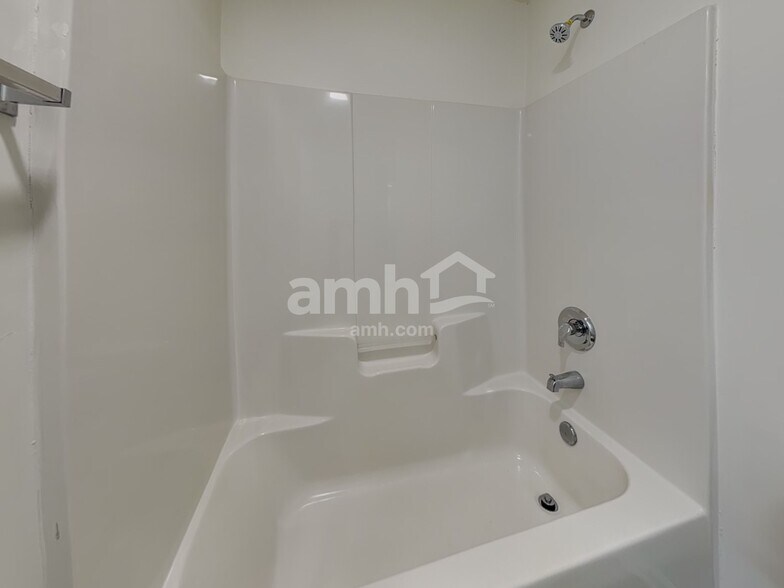 Building Photo - 105 Exeter Ct