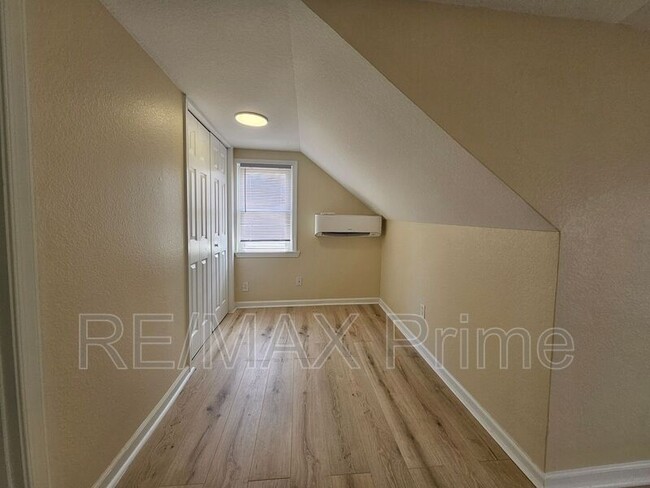 Building Photo - 212 Middle St