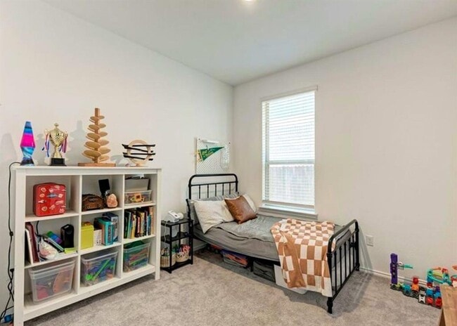 Building Photo - 112 Bennington Dr