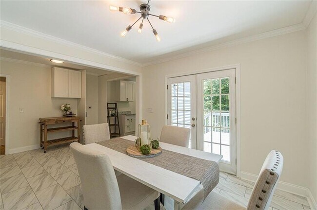 Building Photo - 1226 Thomas Rd