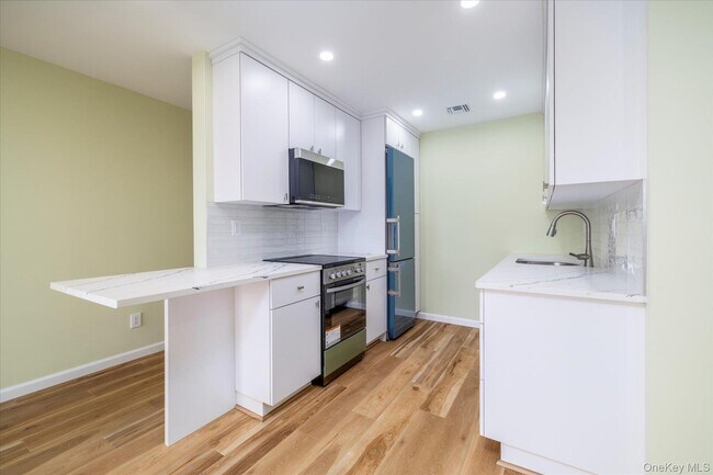 Building Photo - 360 Shore Rd