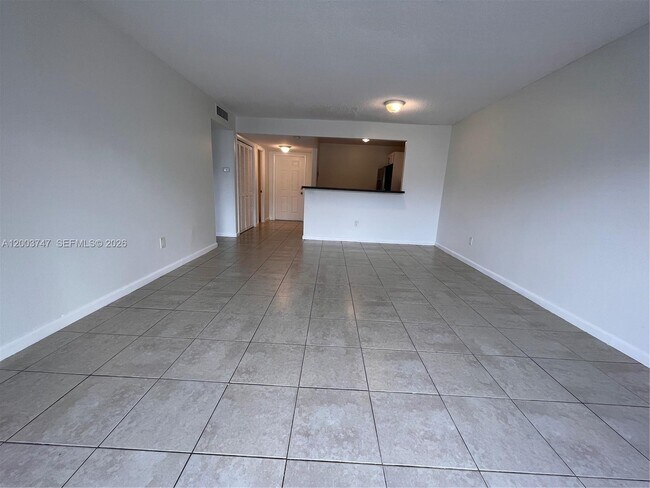 Building Photo - 15221 NE 6th Ave