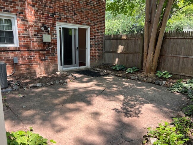 Building Photo - 8501 Westover Ct