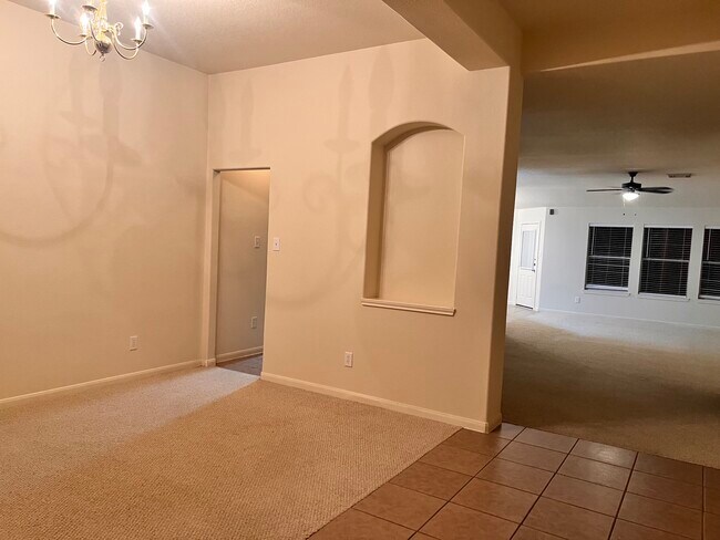 Building Photo - 9406 Lakeway View Ln