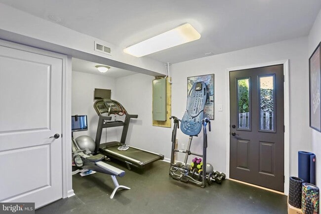 Building Photo - 4402 Medford Dr