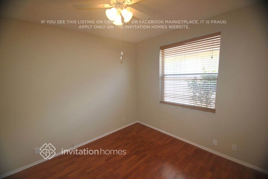 Building Photo - 9549 Lago Dr