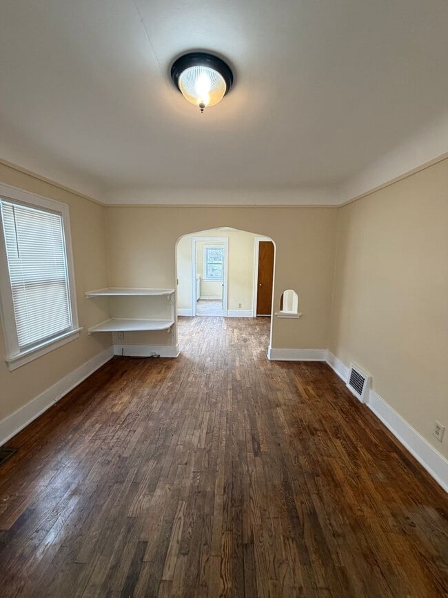 Building Photo - 2 Bed / 1 Bath House for Rent — Lansing, MI