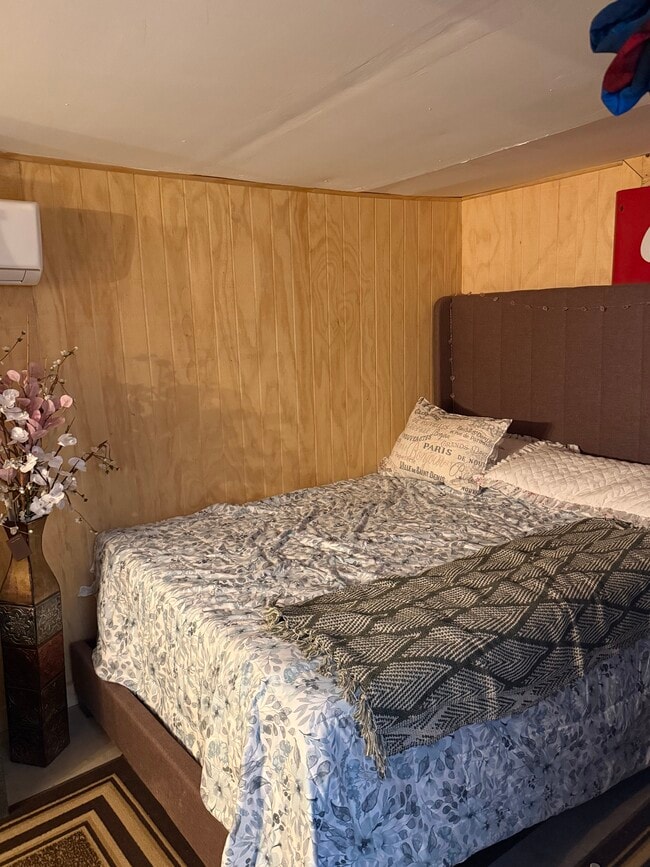 Building Photo - 719 W Mission Ln