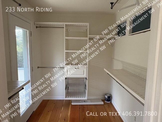 Building Photo - 233 North Riding-